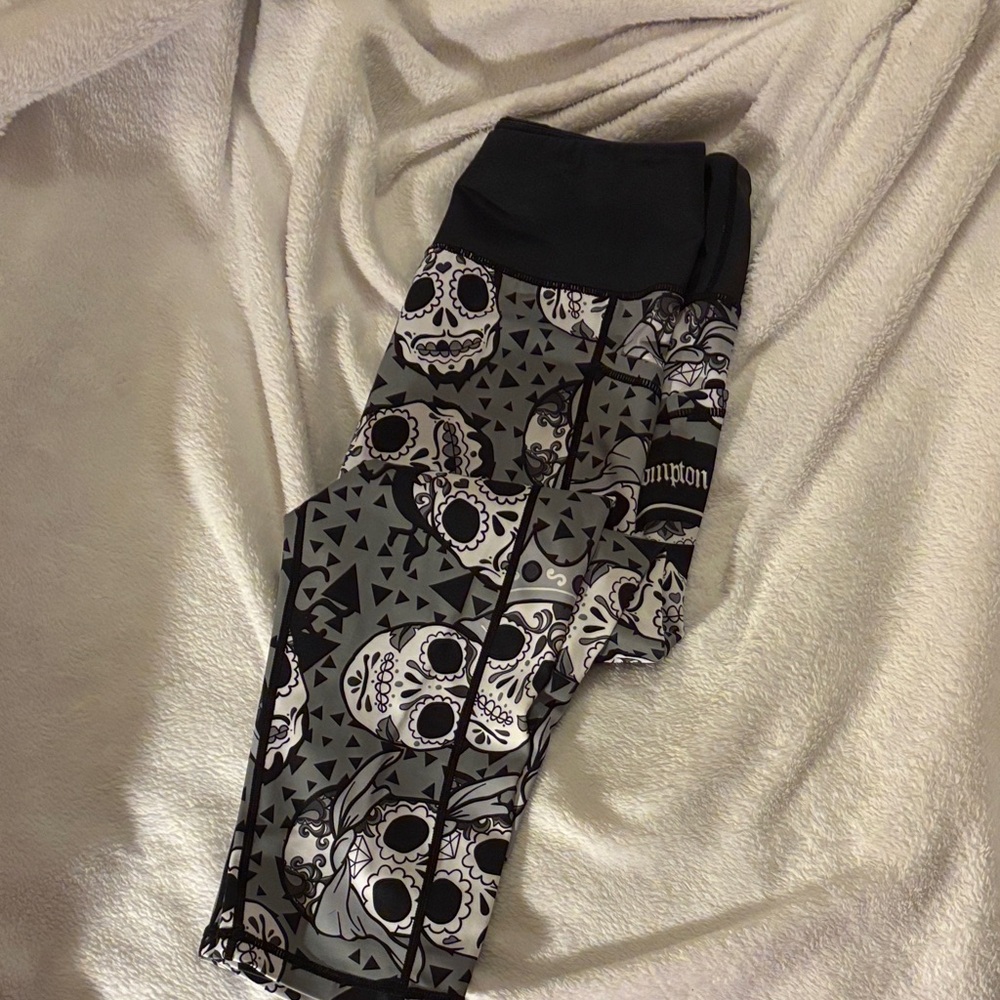 Constantly Varied Gear Skull Pattern Capris - Black and Gray